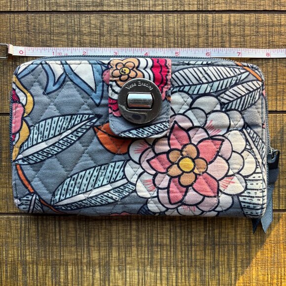Vera Bradley Tropical Evening Floral Turn-lock Zip Around Clutch Wallet 2019 - Picture 6 of 7